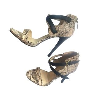 Anne Michelle•NWOT•Newbee11•Sz7•Snakeskin Embossed•Strappy•Zip back